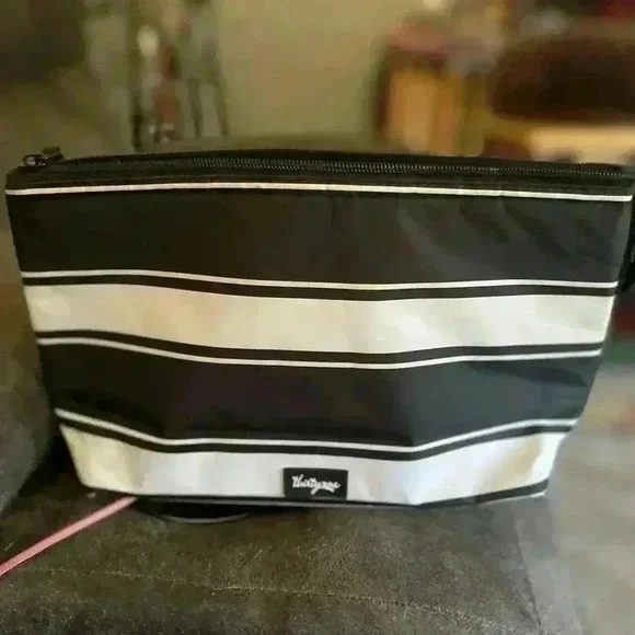 Thirty-one insulated zipping pouch 10x17 - Picture 2 of 3